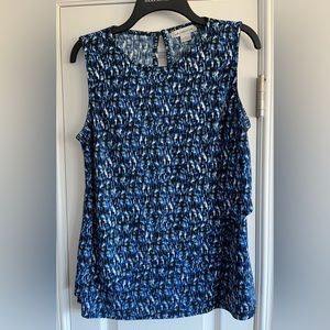 Women’s sleeveless pullover top with back single button closure